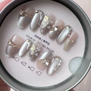 Elegant Silver and Cream Press-On Nails